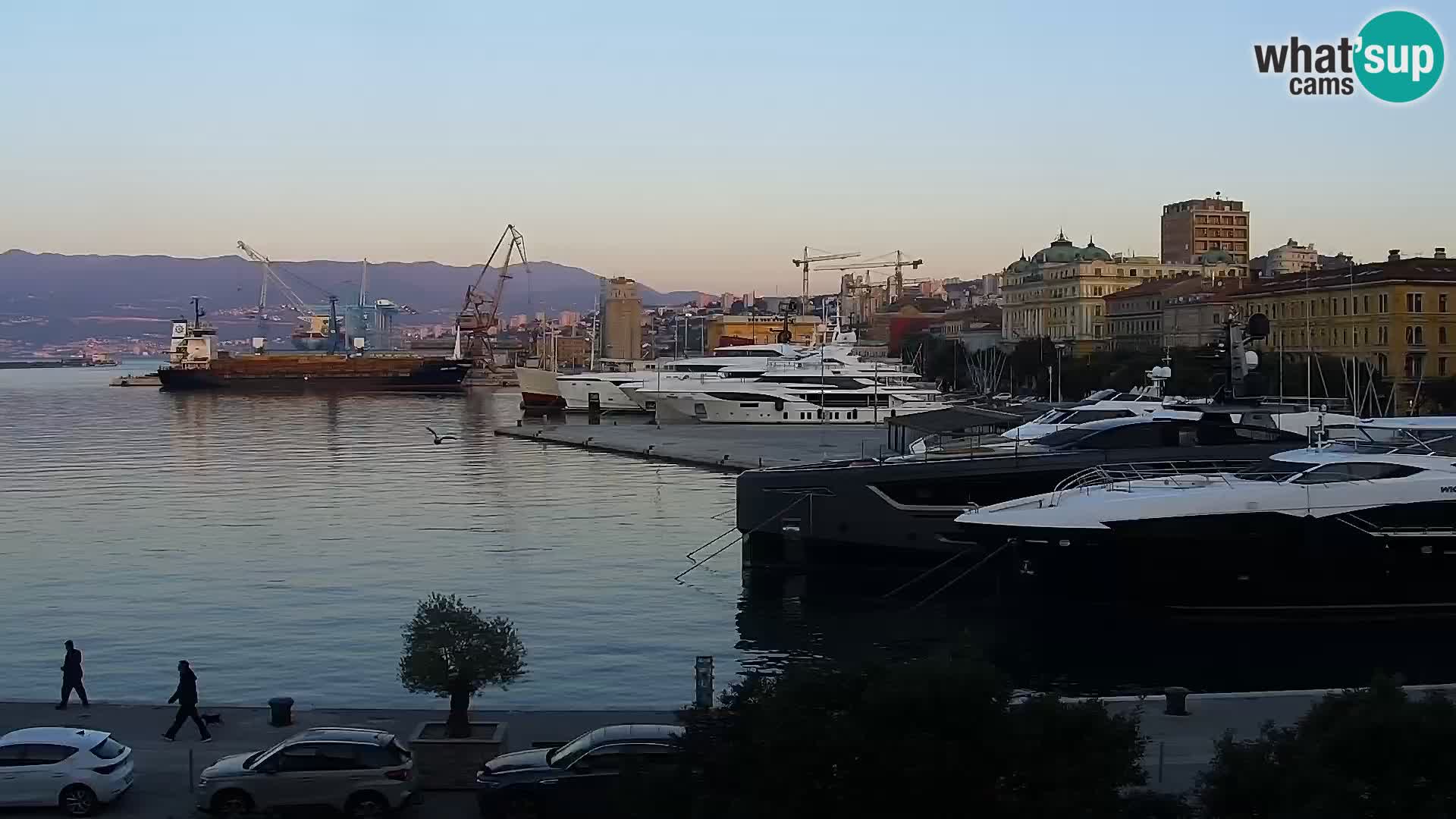 Riva in Marina v Reki – Spletna kamera v živo Hrvaška