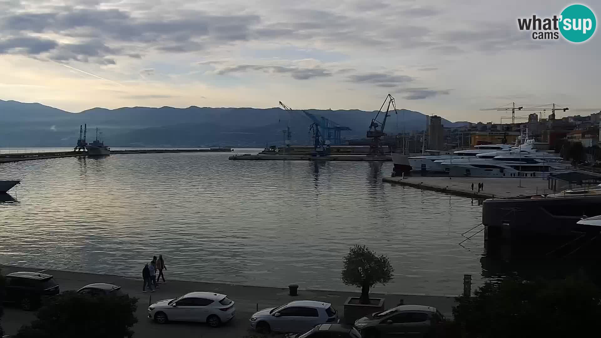Riva in Marina v Reki – Spletna kamera v živo Hrvaška
