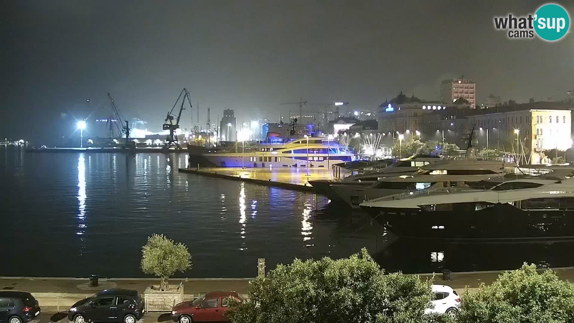 Riva in Marina v Reki – Spletna kamera v živo Hrvaška