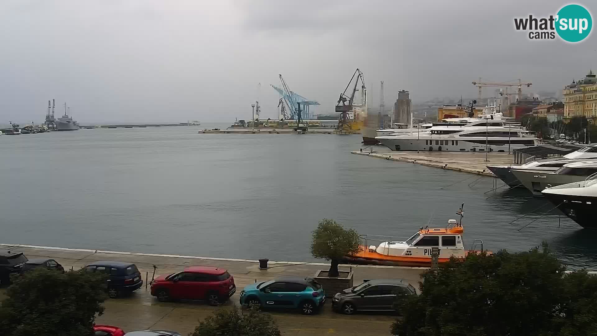Riva in Marina v Reki – Spletna kamera v živo Hrvaška