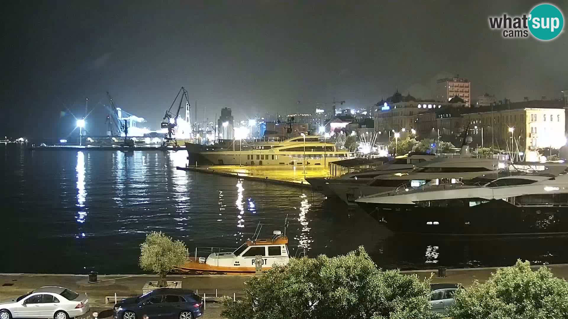 Riva in Marina v Reki – Spletna kamera v živo Hrvaška