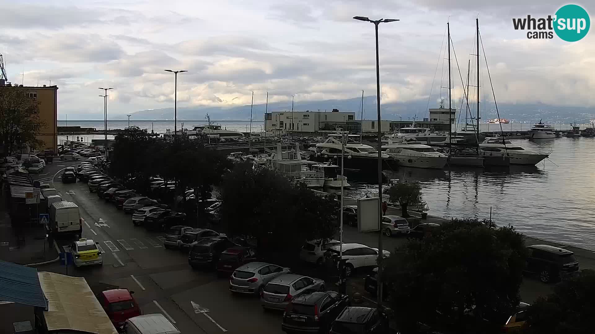 Riva in Marina v Reki – Spletna kamera v živo Hrvaška