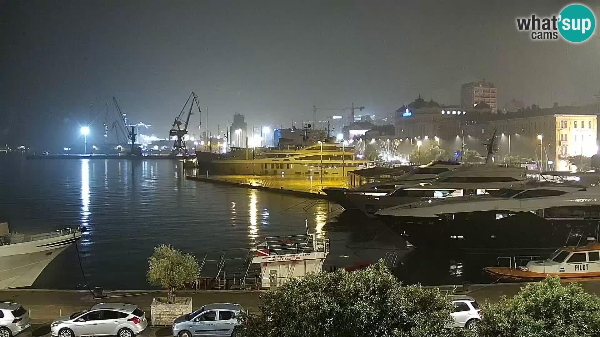 Riva in Marina v Reki – Spletna kamera v živo Hrvaška