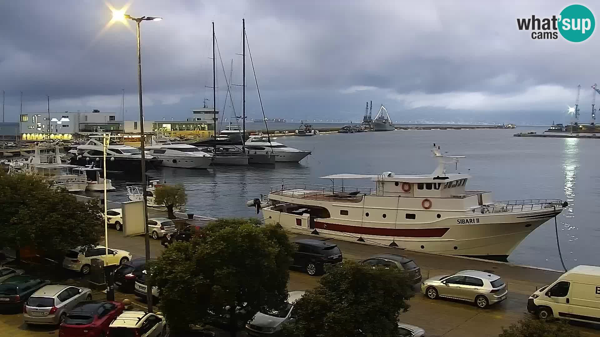 Riva in Marina v Reki – Spletna kamera v živo Hrvaška