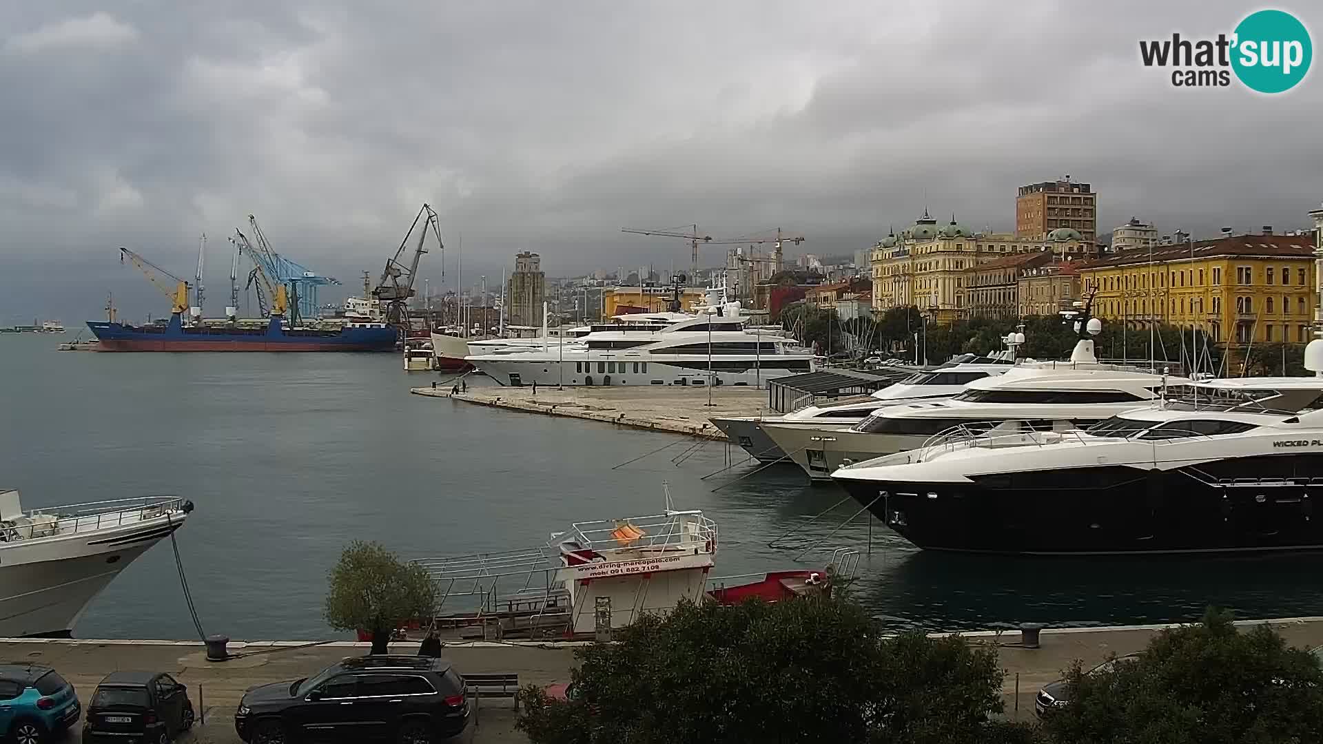 Riva in Marina v Reki – Spletna kamera v živo Hrvaška