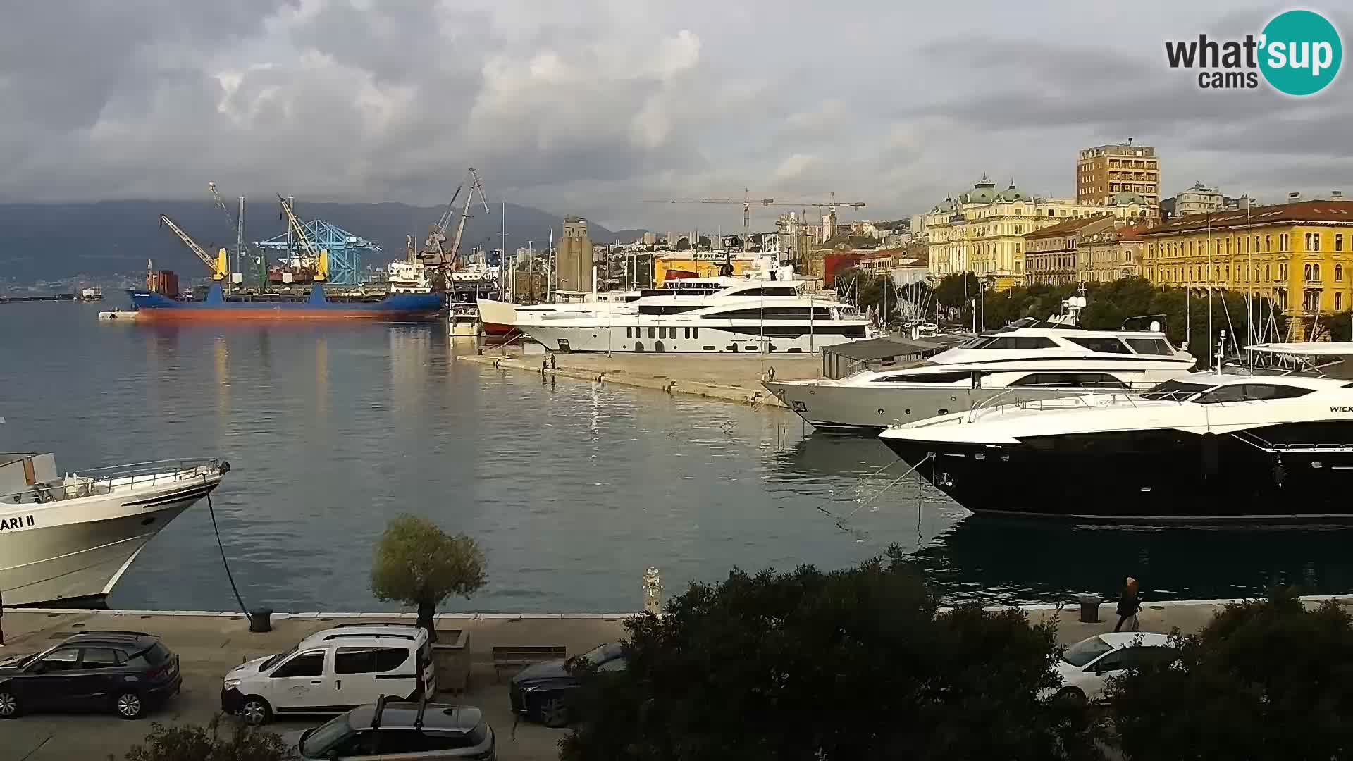 Riva in Marina v Reki – Spletna kamera v živo Hrvaška