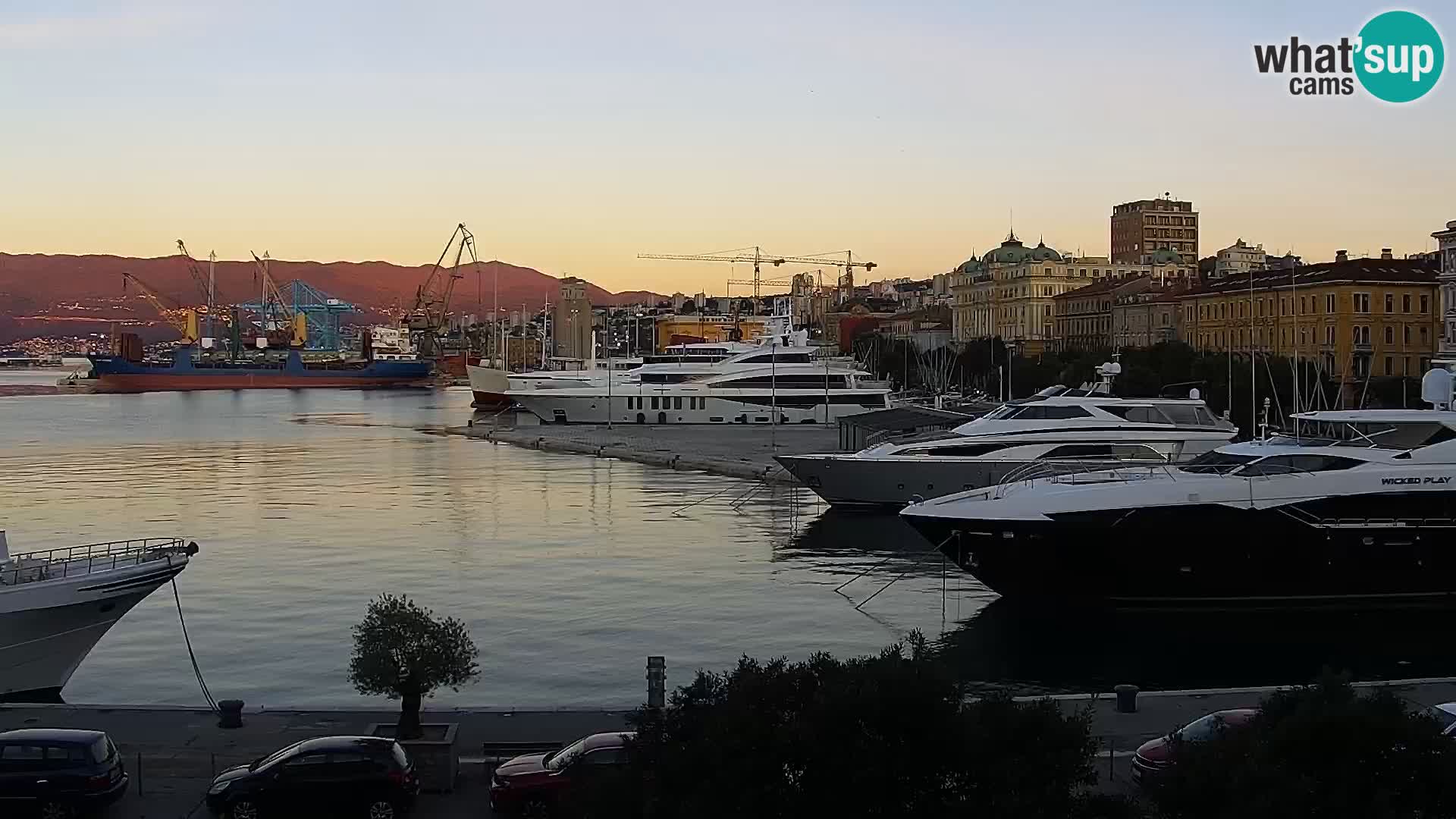 Riva in Marina v Reki – Spletna kamera v živo Hrvaška