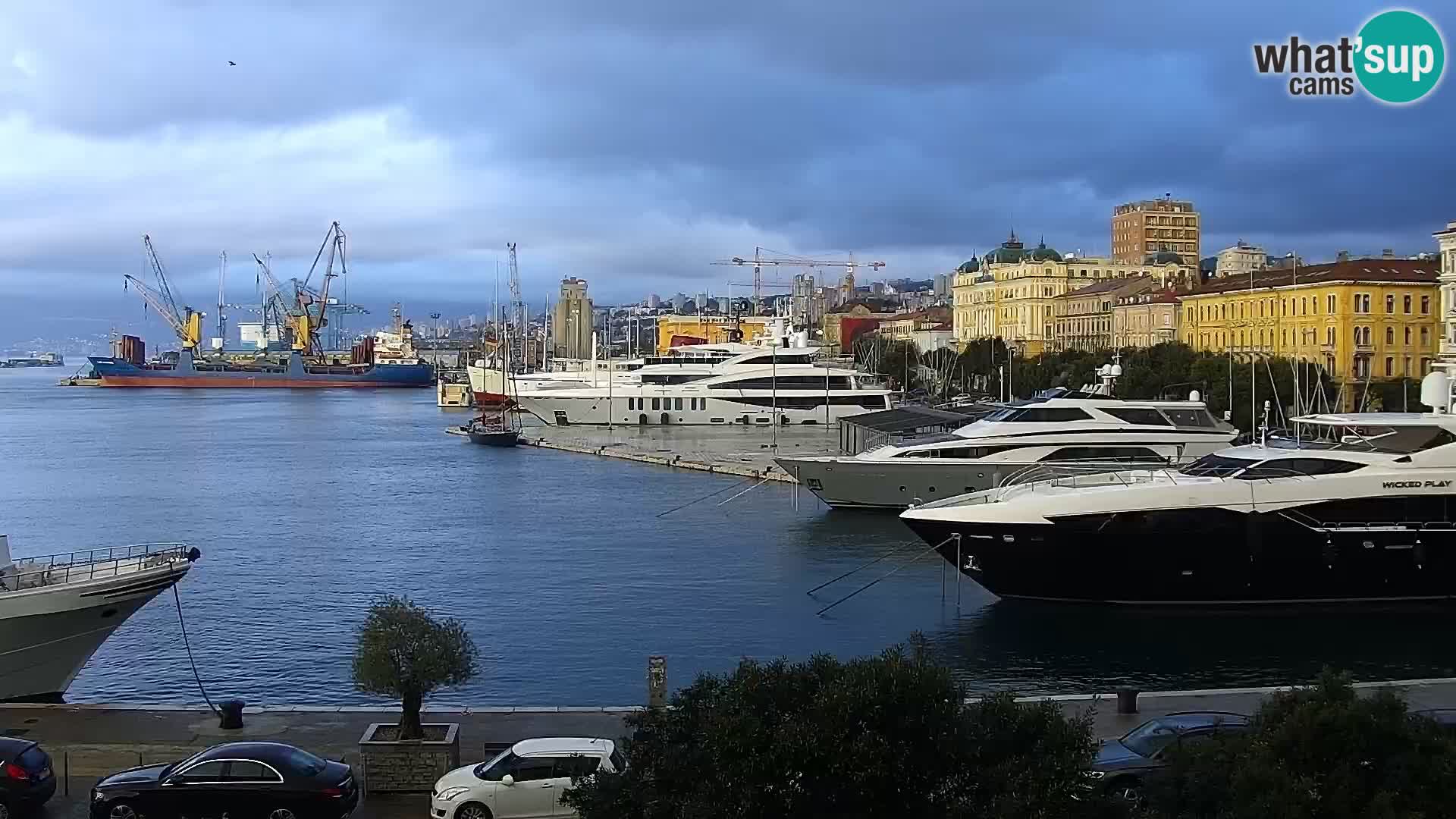 Riva in Marina v Reki – Spletna kamera v živo Hrvaška