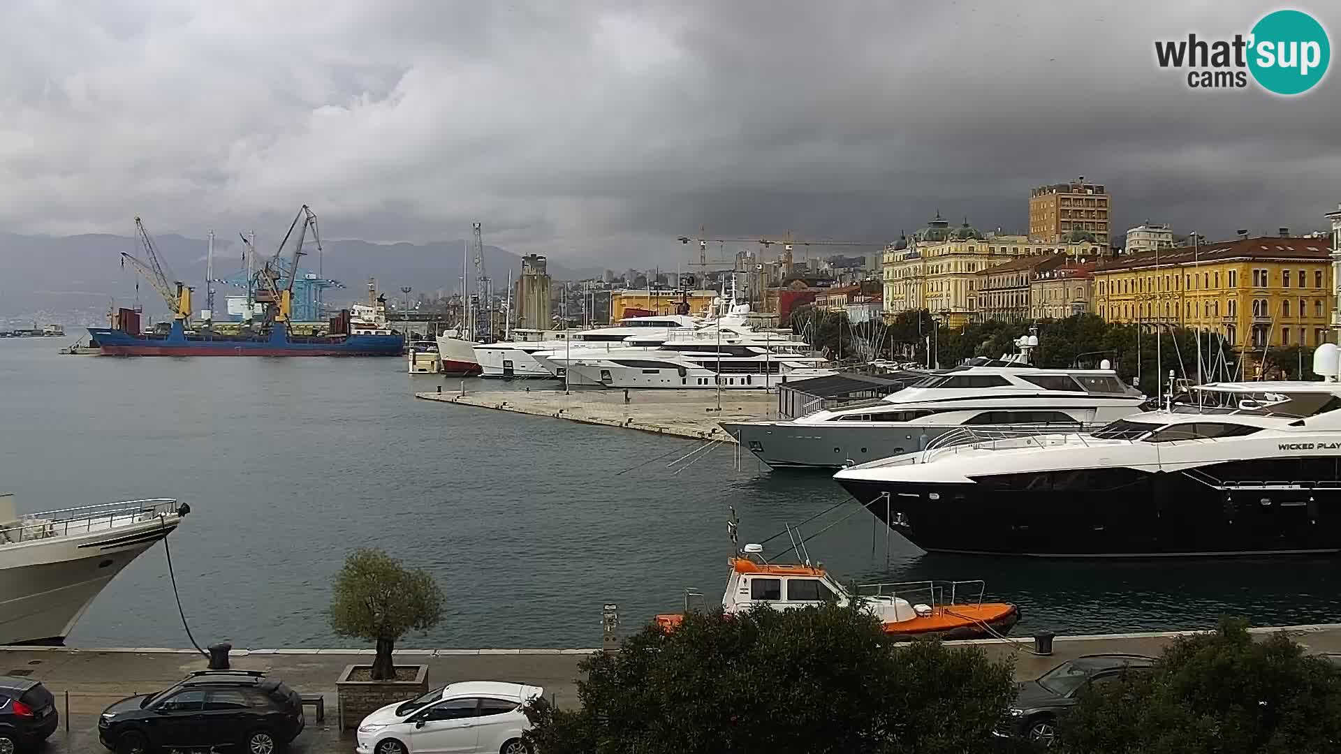 Riva in Marina v Reki – Spletna kamera v živo Hrvaška
