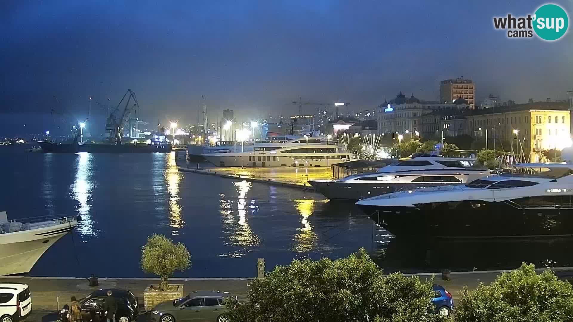 Riva in Marina v Reki – Spletna kamera v živo Hrvaška