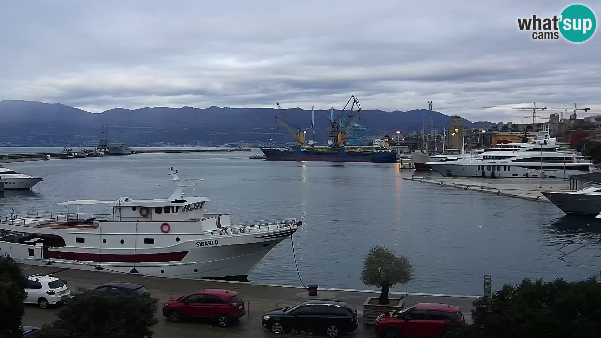 Riva in Marina v Reki – Spletna kamera v živo Hrvaška