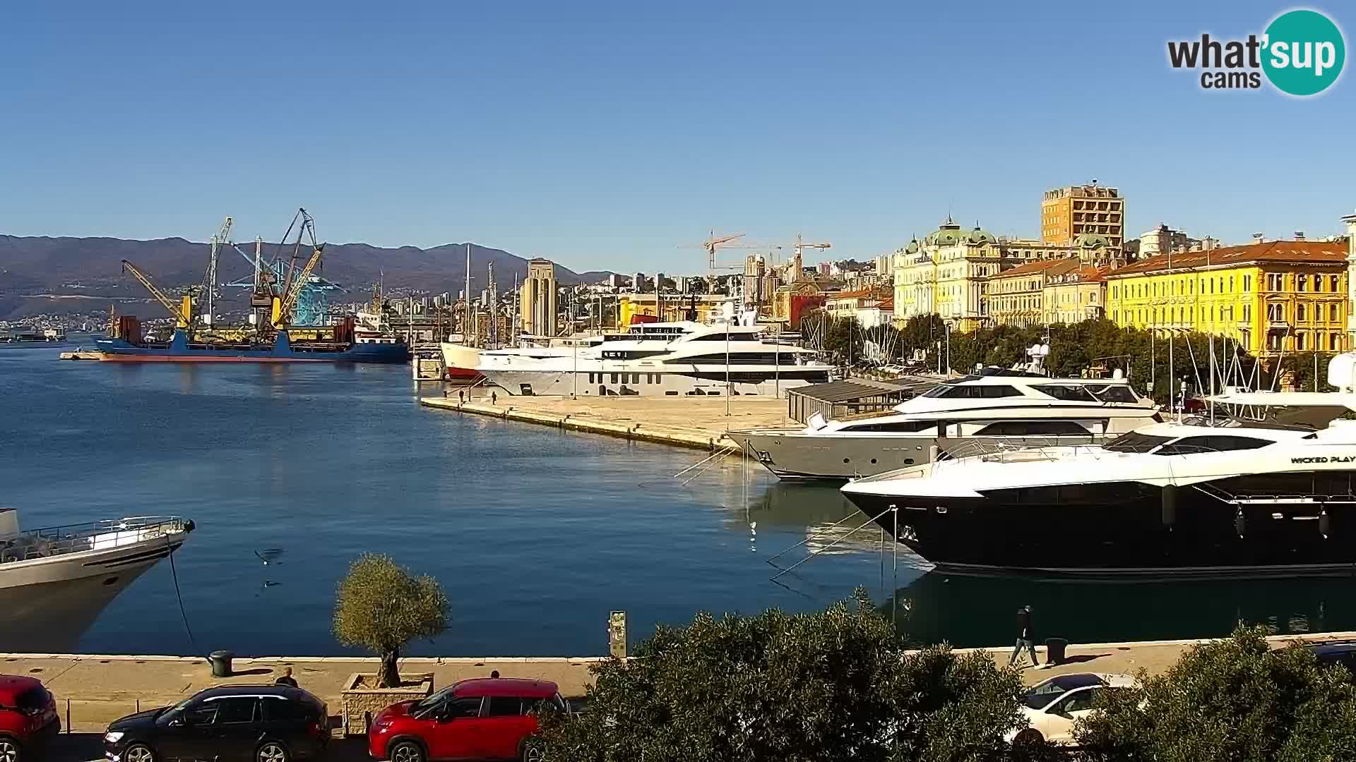 Riva in Marina v Reki – Spletna kamera v živo Hrvaška