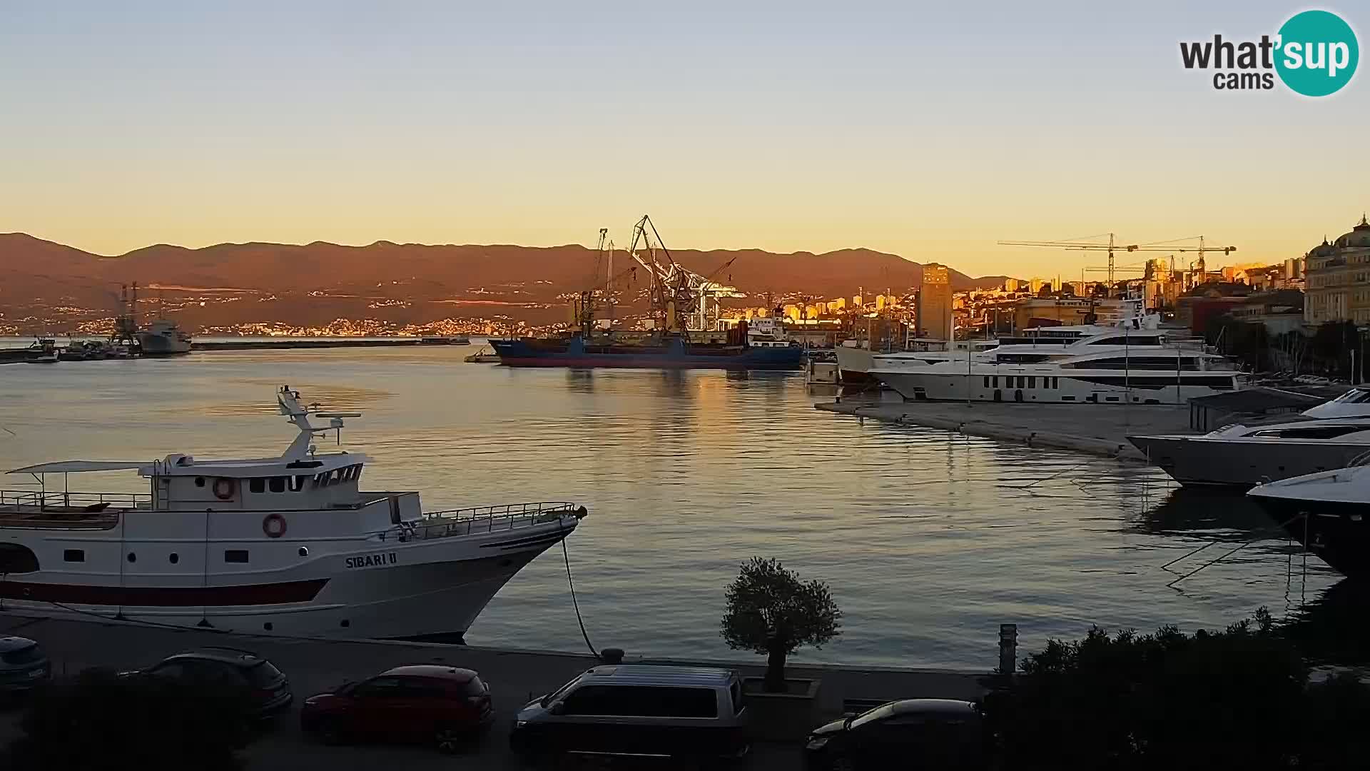 Riva i Marina u Rijeci – Web kamera uživo u Hrvatskoj