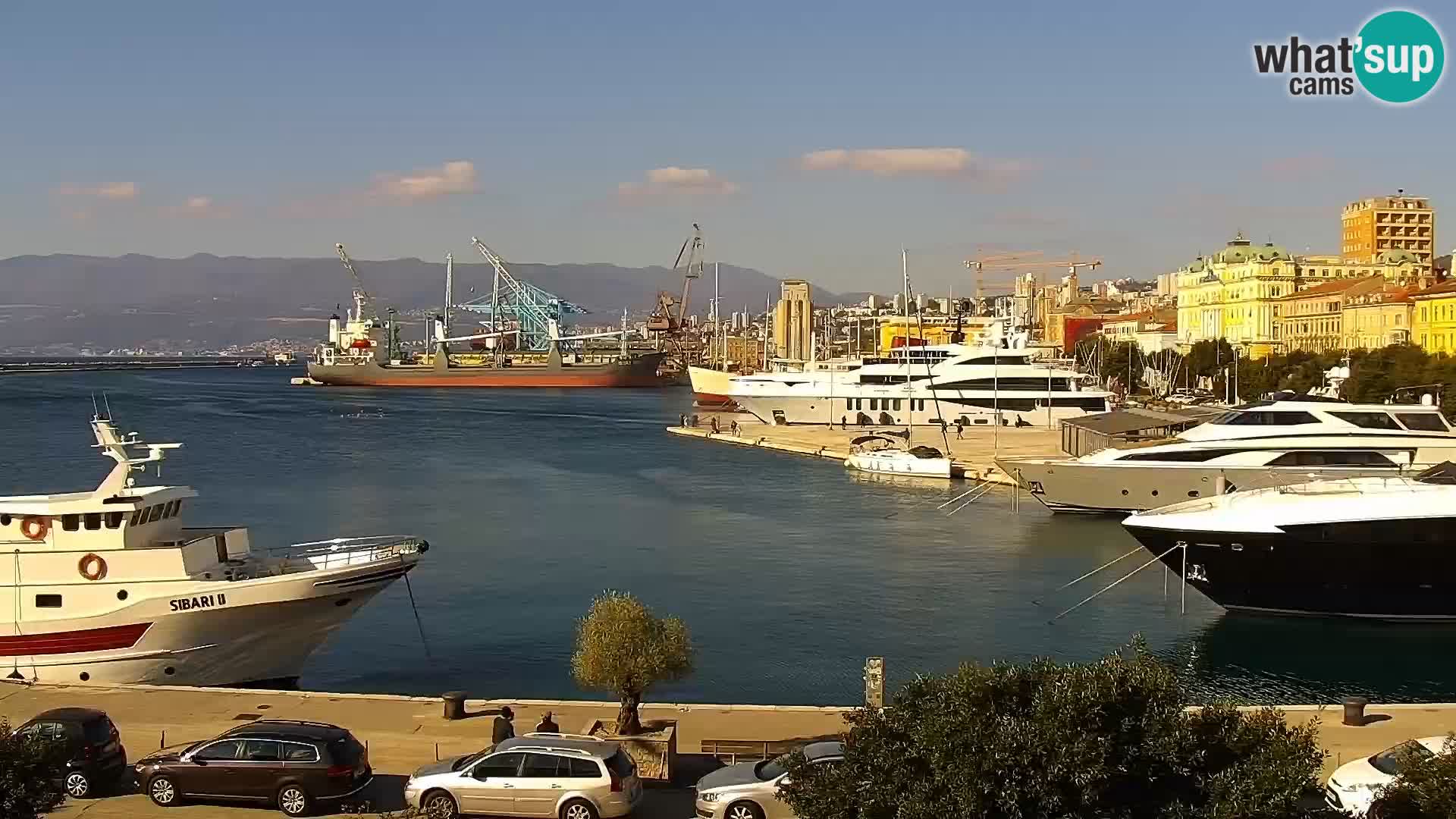 Riva in Marina v Reki – Spletna kamera v živo Hrvaška