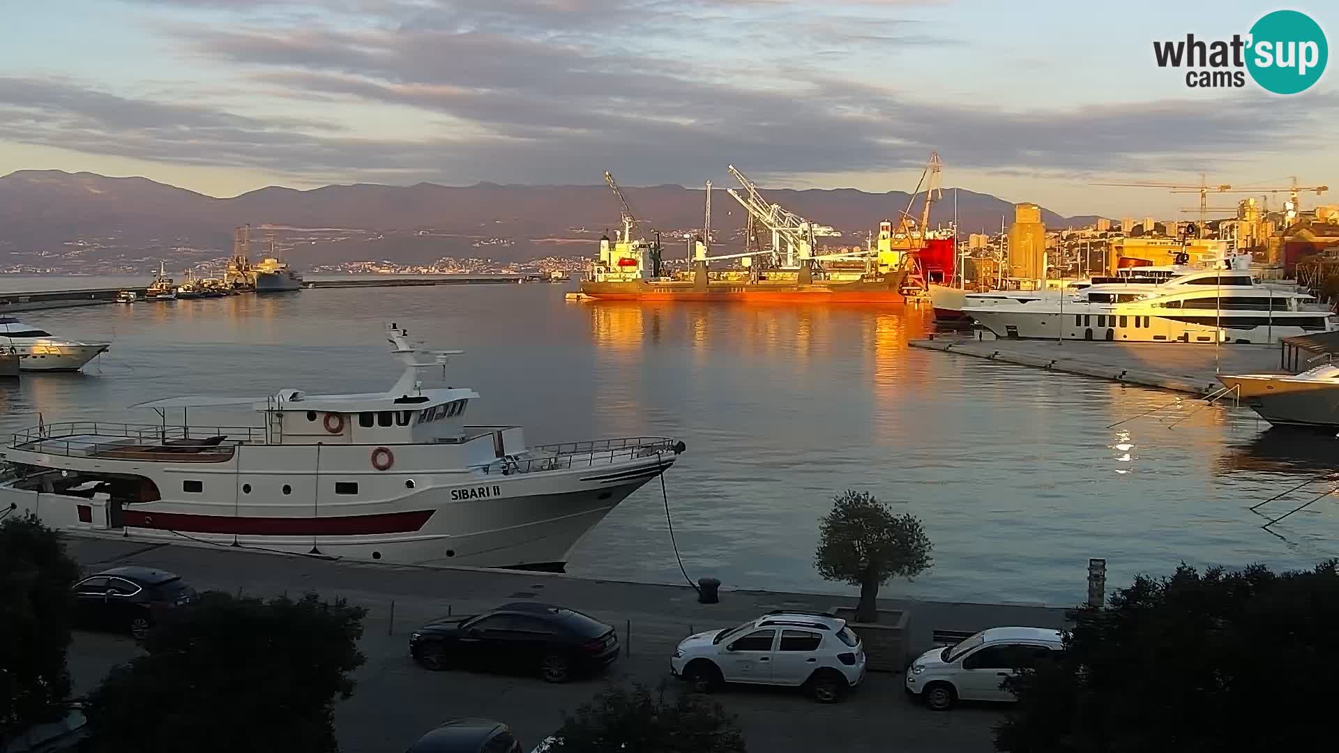 Riva in Marina v Reki – Spletna kamera v živo Hrvaška