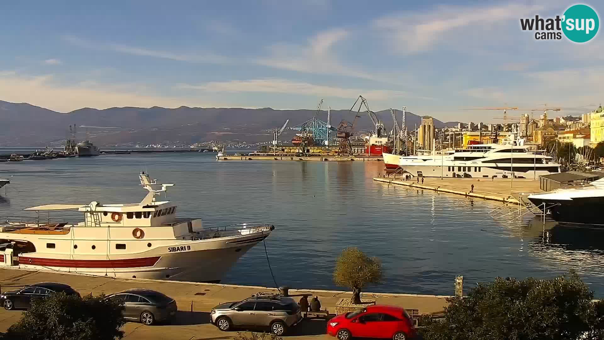 Riva in Marina v Reki – Spletna kamera v živo Hrvaška