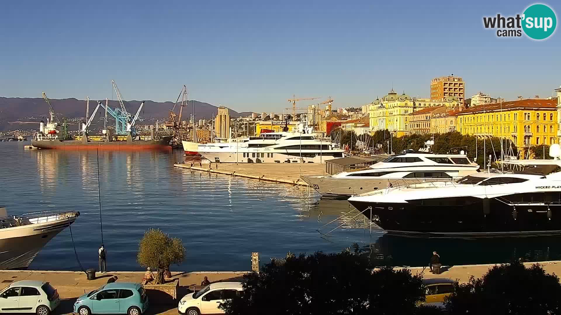 Riva in Marina v Reki – Spletna kamera v živo Hrvaška