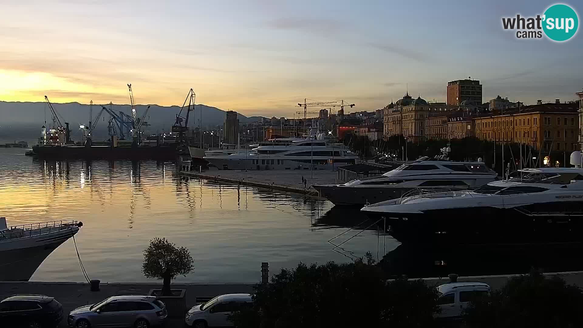 Riva in Marina v Reki – Spletna kamera v živo Hrvaška