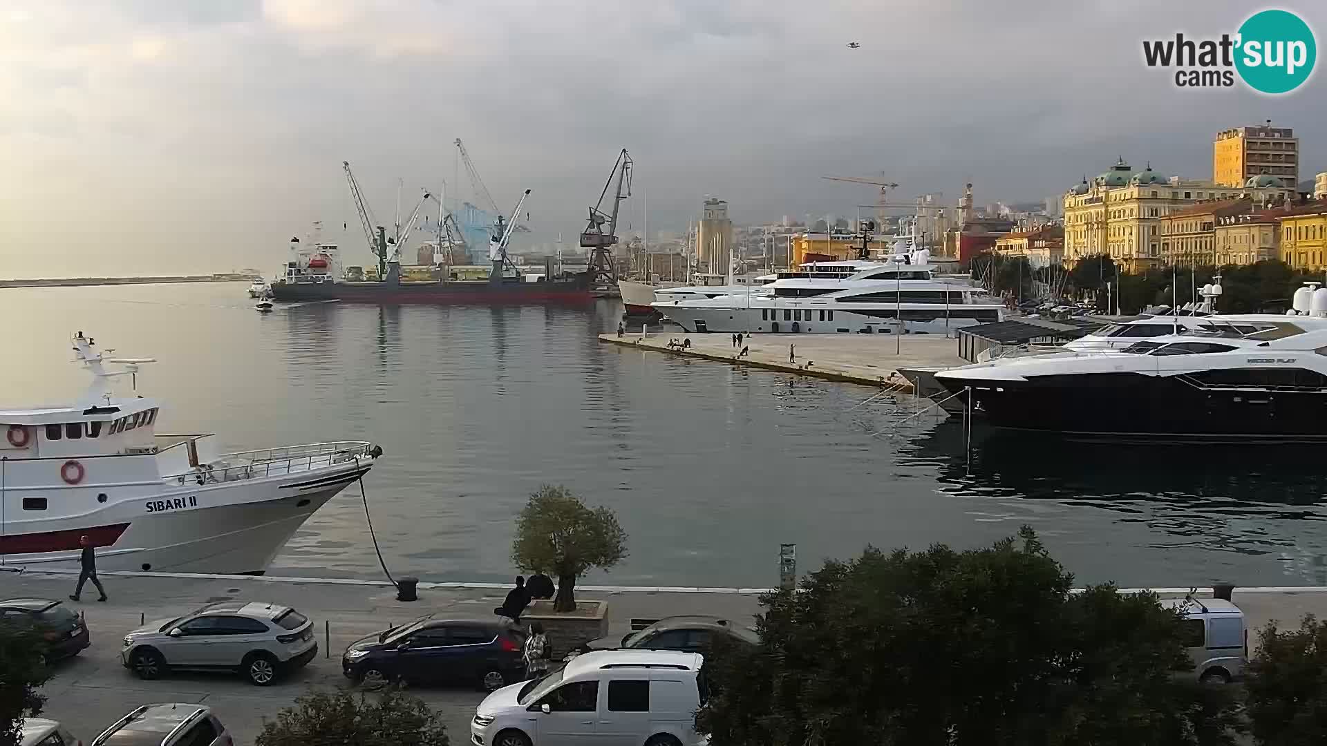 Riva in Marina v Reki – Spletna kamera v živo Hrvaška