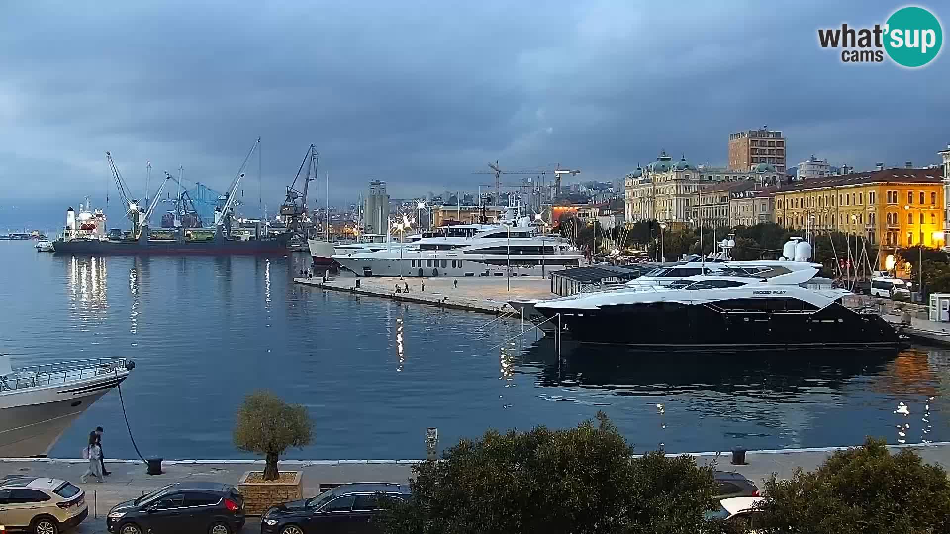 Riva in Marina v Reki – Spletna kamera v živo Hrvaška