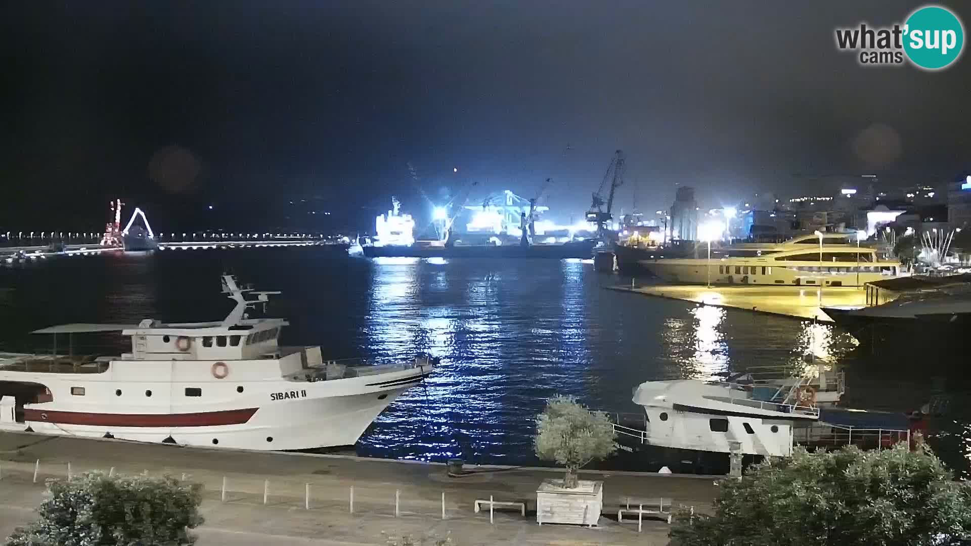 Riva in Marina v Reki – Spletna kamera v živo Hrvaška