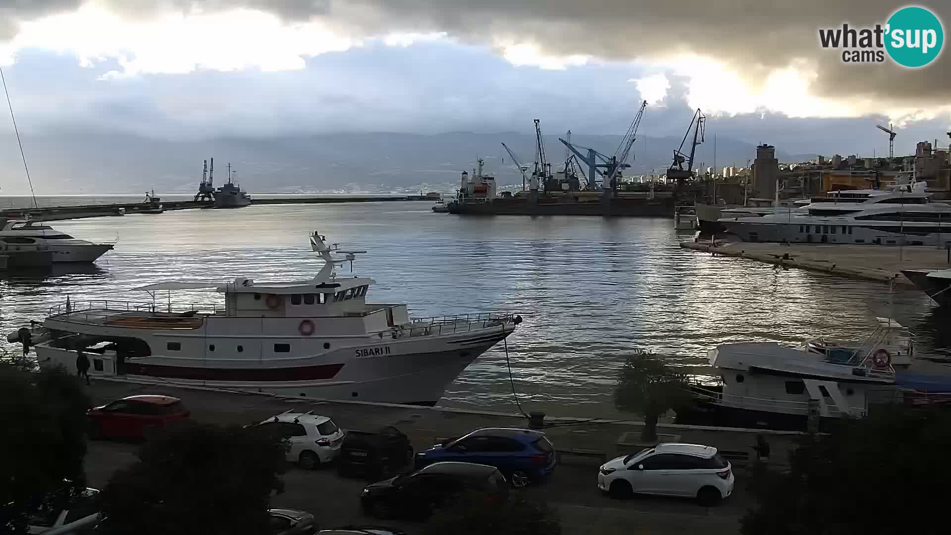 Riva in Marina v Reki – Spletna kamera v živo Hrvaška