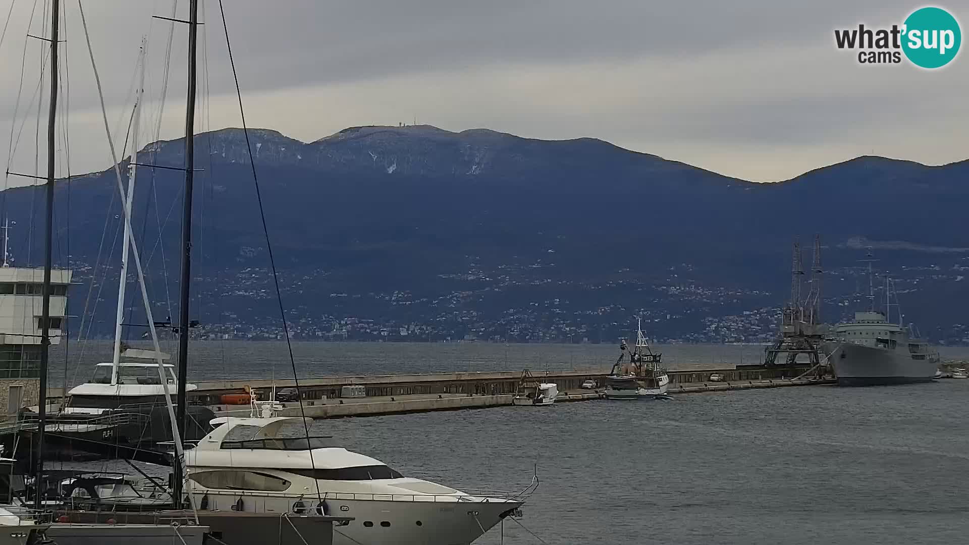 Riva in Marina v Reki – Spletna kamera v živo Hrvaška