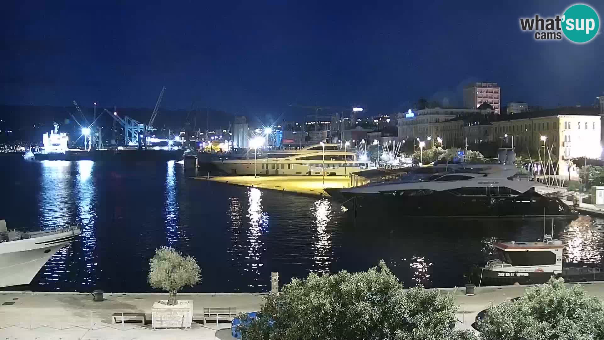 Riva in Marina v Reki – Spletna kamera v živo Hrvaška