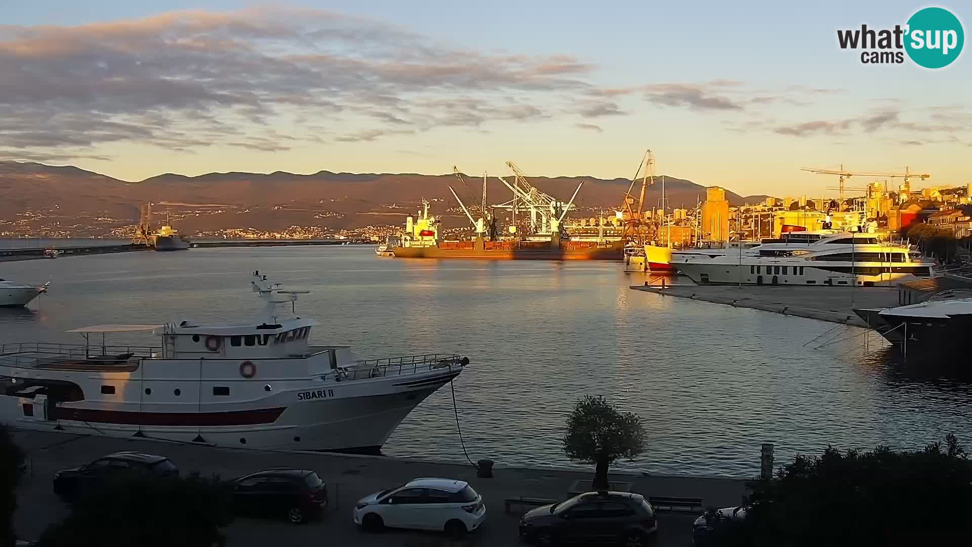 Riva in Marina v Reki – Spletna kamera v živo Hrvaška