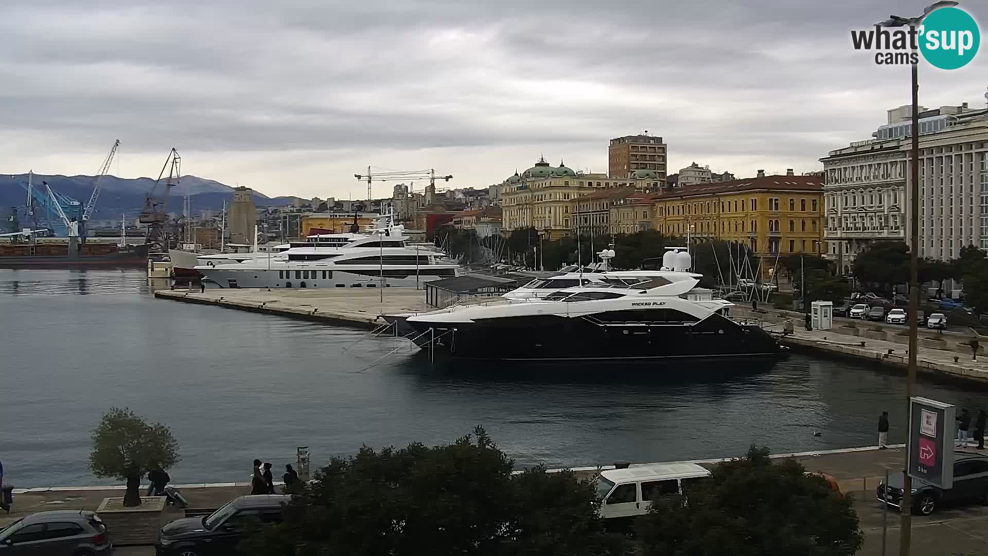Riva in Marina v Reki – Spletna kamera v živo Hrvaška