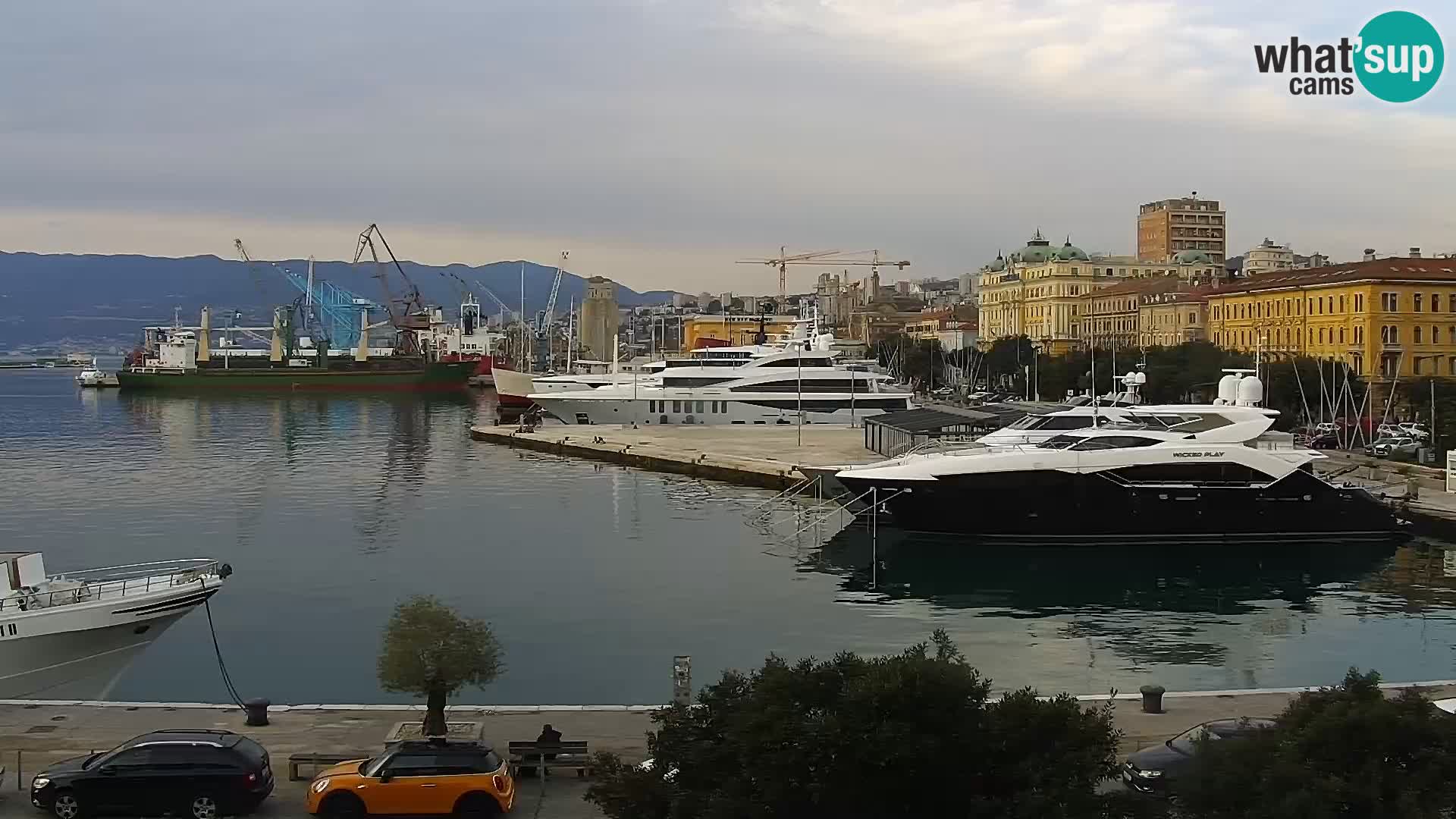 Riva in Marina v Reki – Spletna kamera v živo Hrvaška
