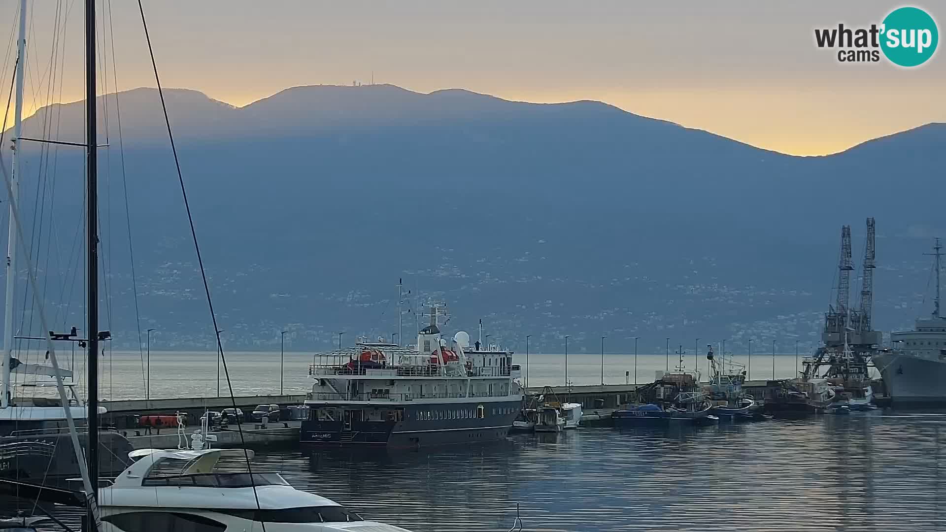 Riva in Marina v Reki – Spletna kamera v živo Hrvaška