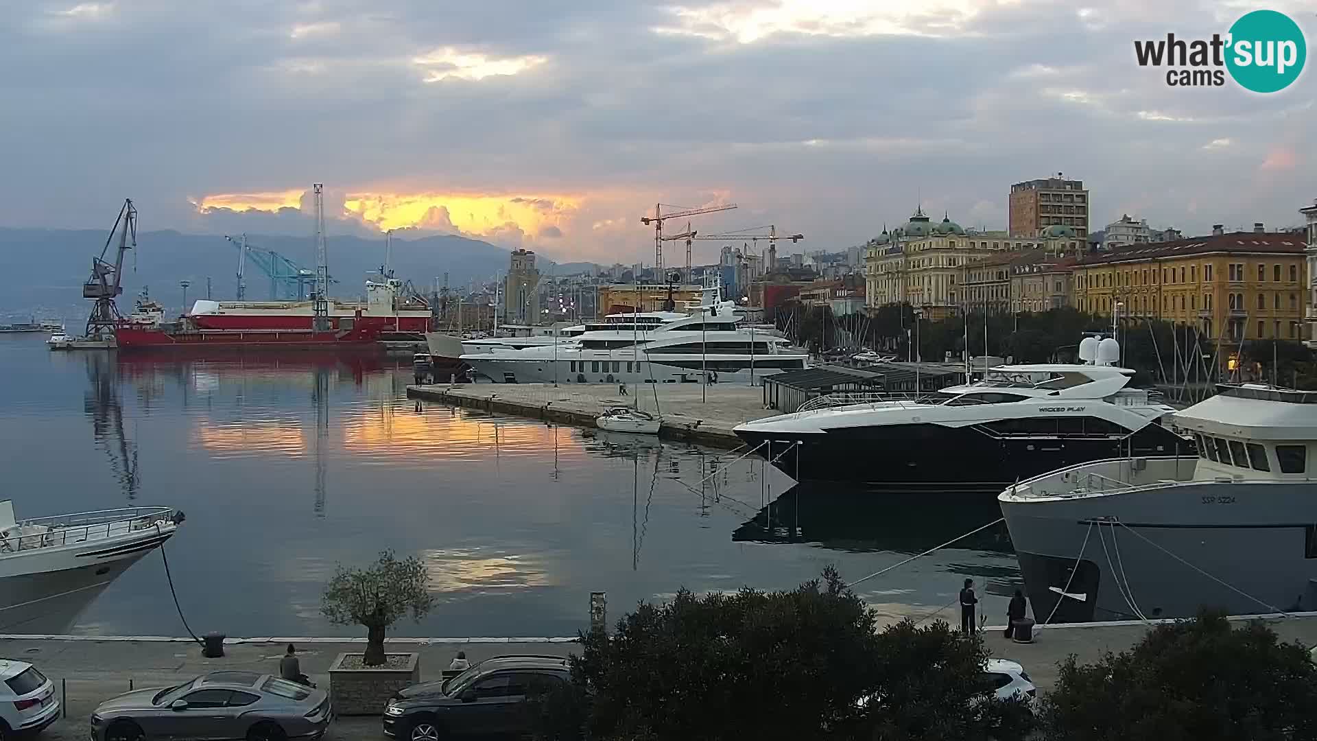 Riva i Marina u Rijeci – Web kamera uživo u Hrvatskoj