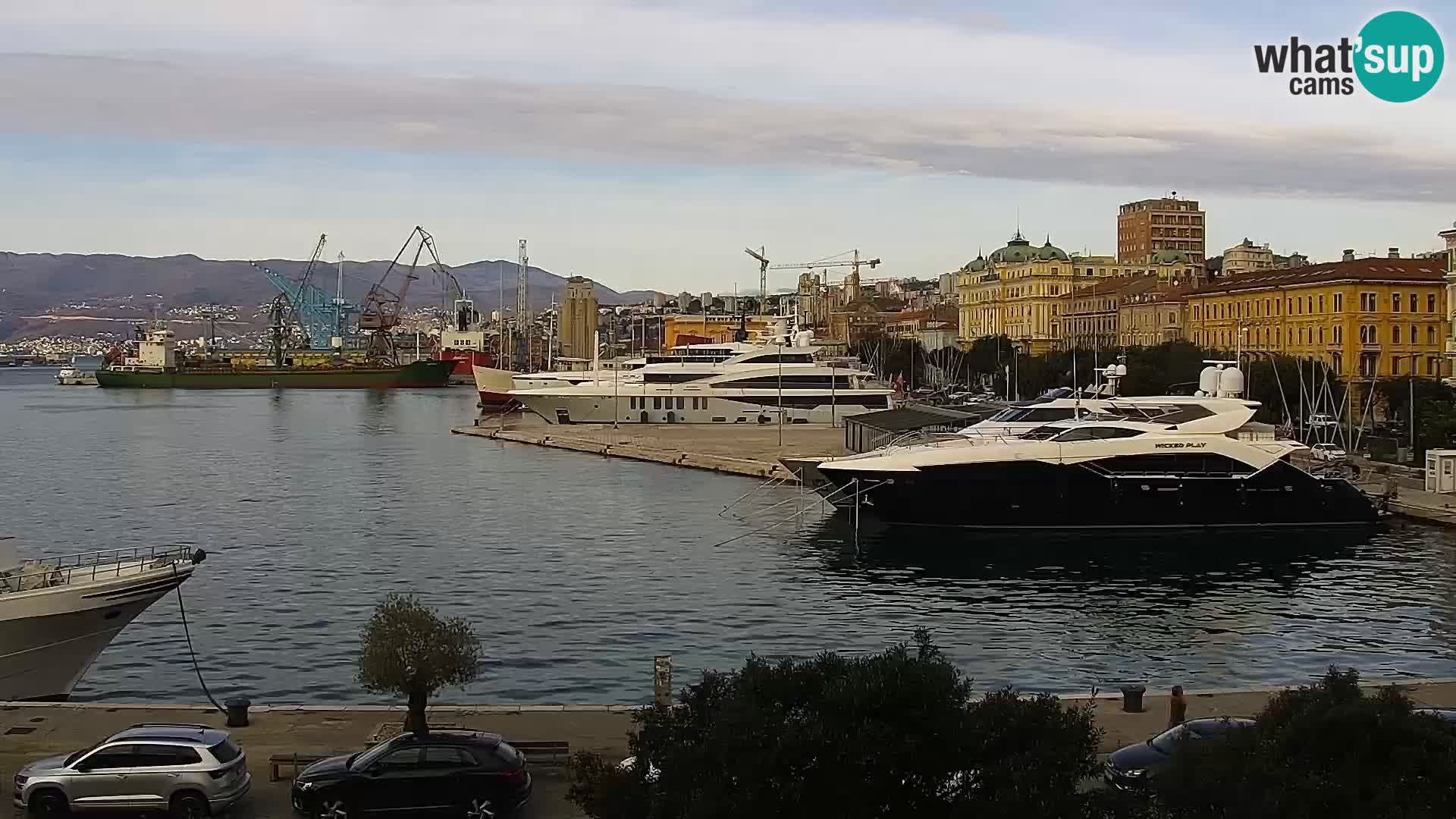 Riva in Marina v Reki – Spletna kamera v živo Hrvaška