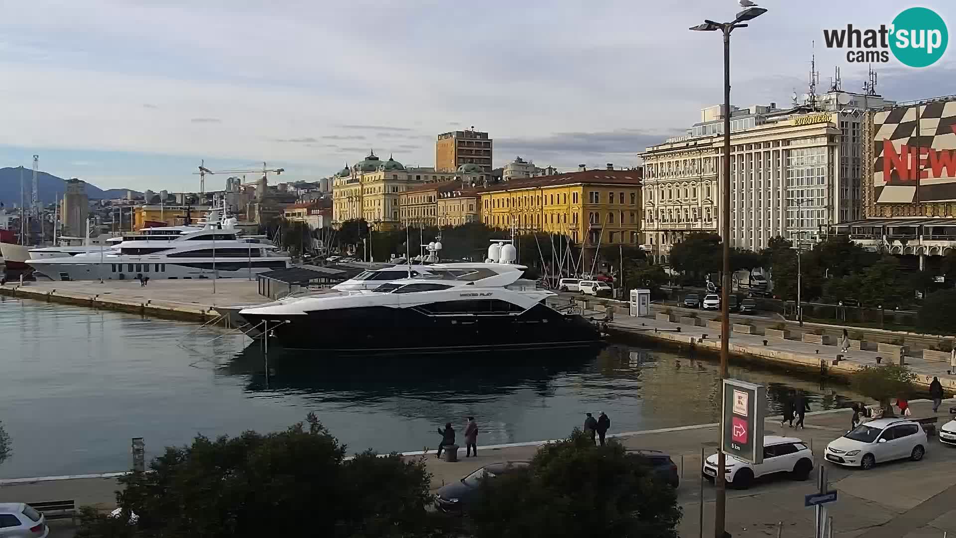Riva in Marina v Reki – Spletna kamera v živo Hrvaška