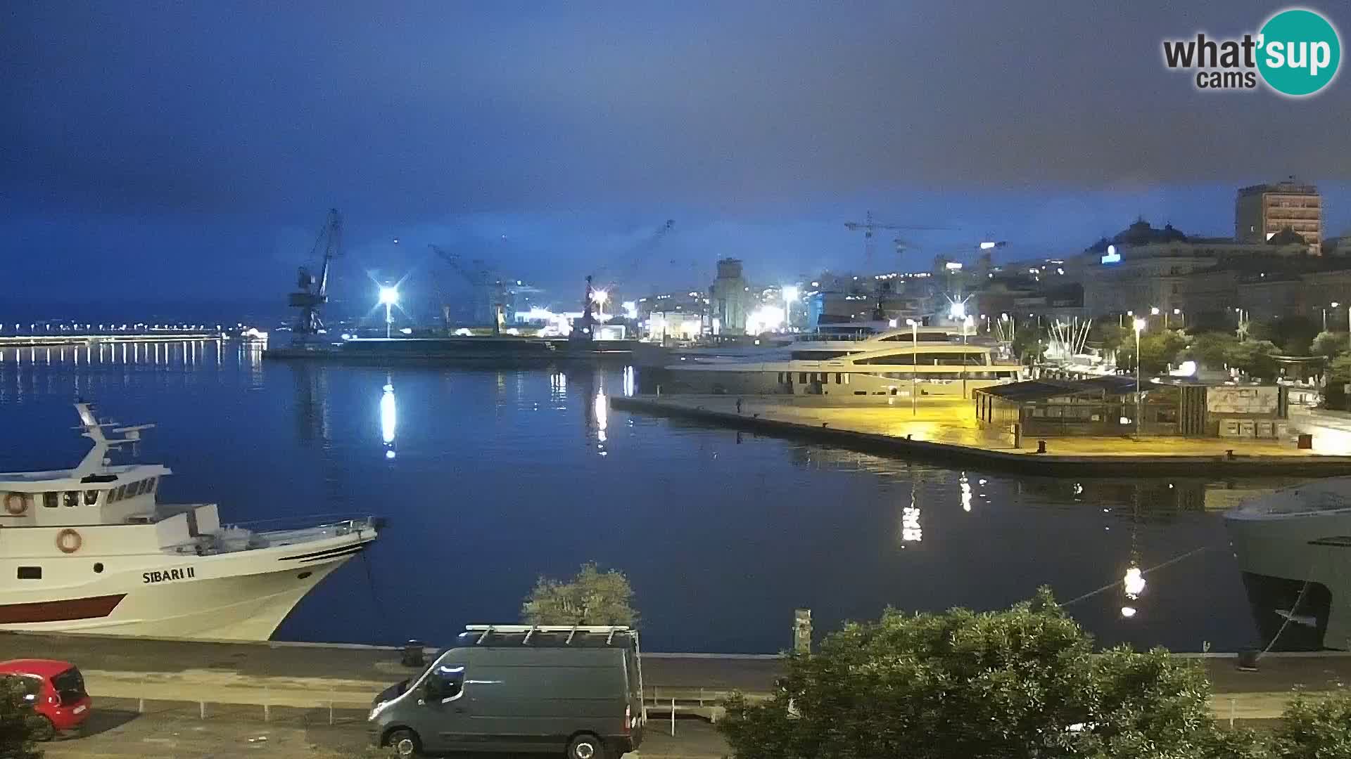 Riva in Marina v Reki – Spletna kamera v živo Hrvaška