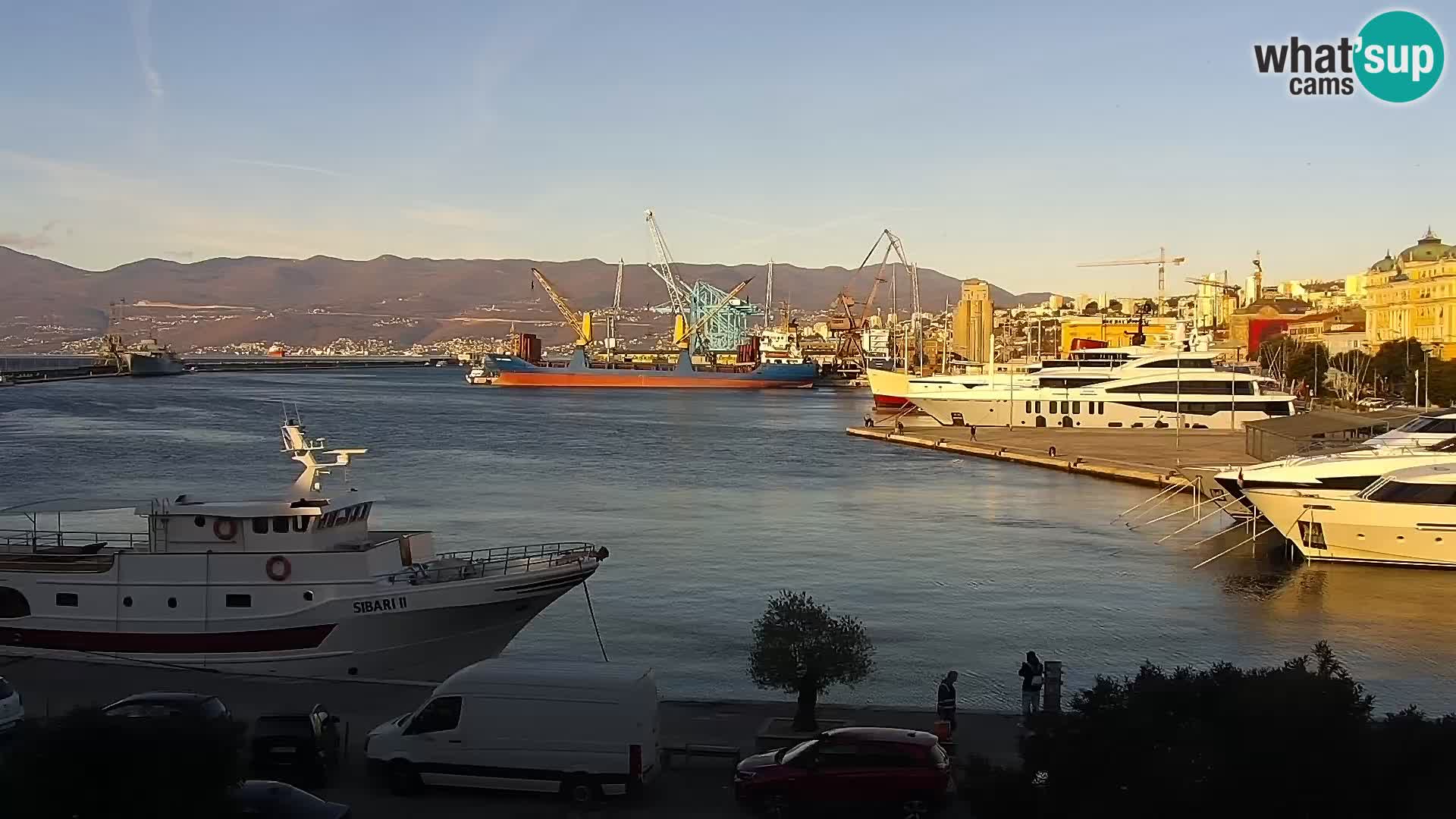 Riva in Marina v Reki – Spletna kamera v živo Hrvaška