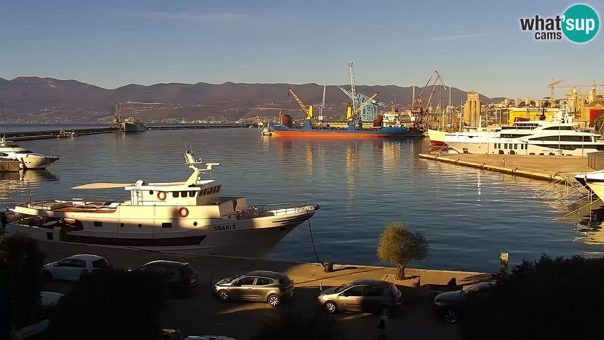 Riva in Marina v Reki – Spletna kamera v živo Hrvaška