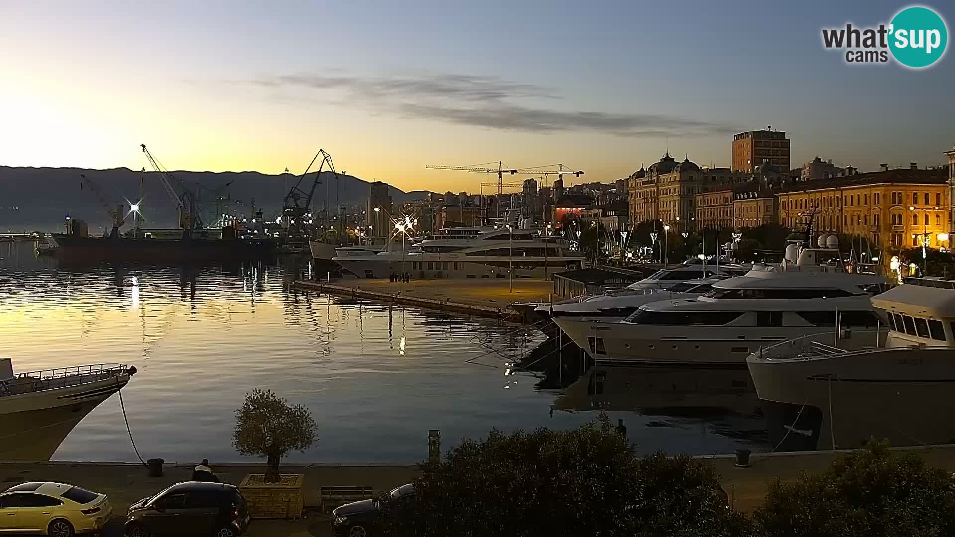 Riva in Marina v Reki – Spletna kamera v živo Hrvaška
