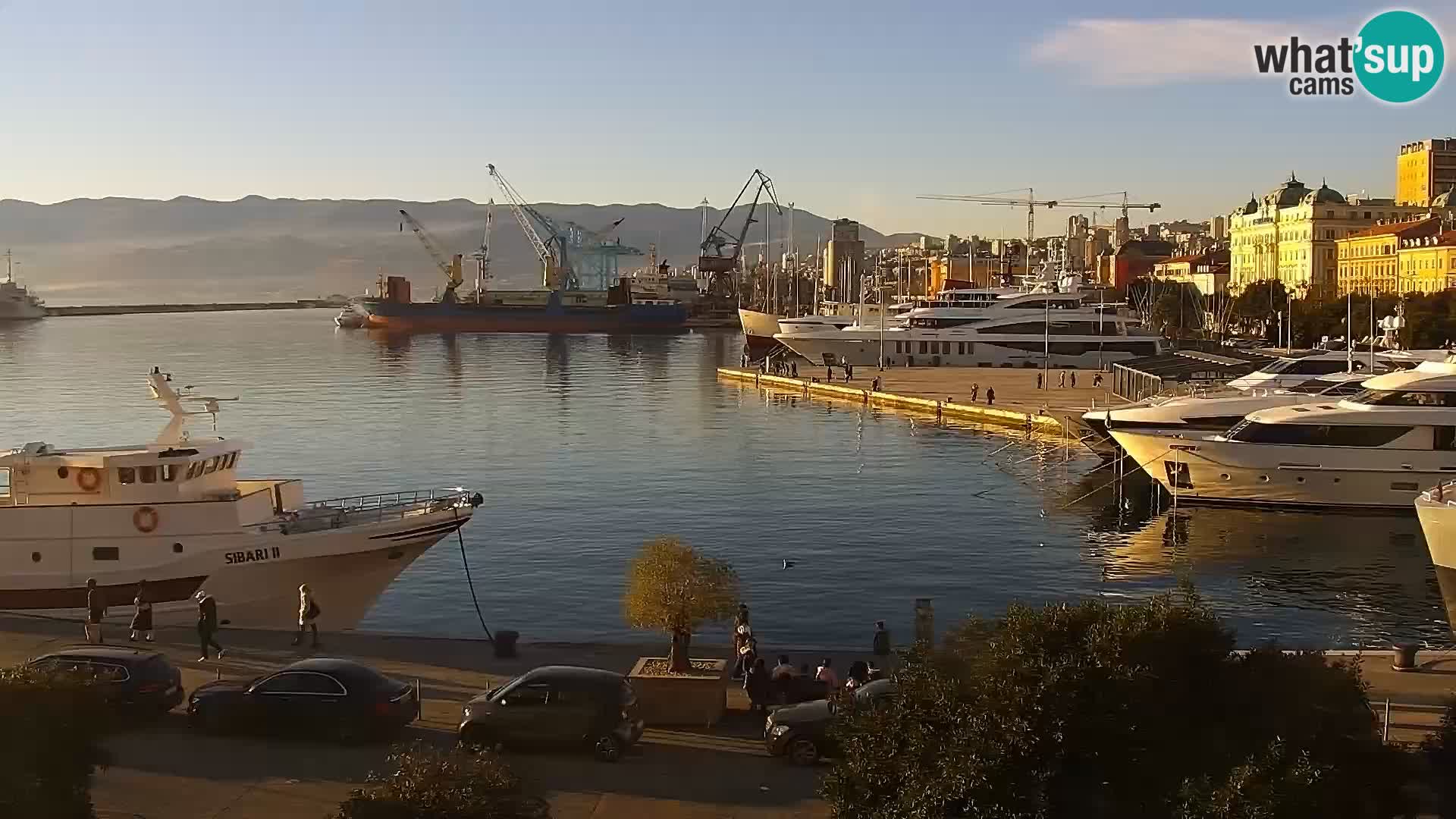 Riva in Marina v Reki – Spletna kamera v živo Hrvaška