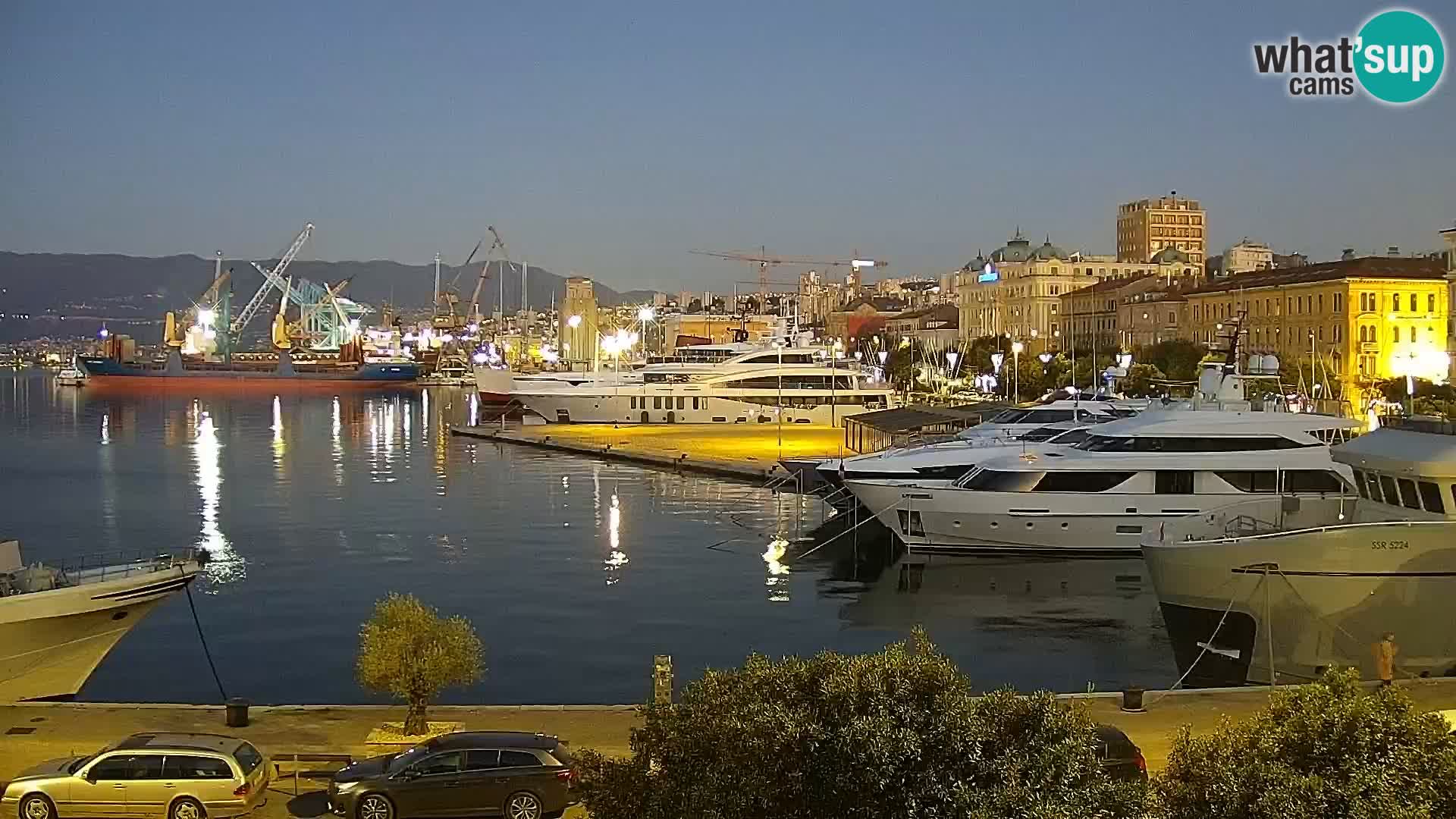Riva in Marina v Reki – Spletna kamera v živo Hrvaška