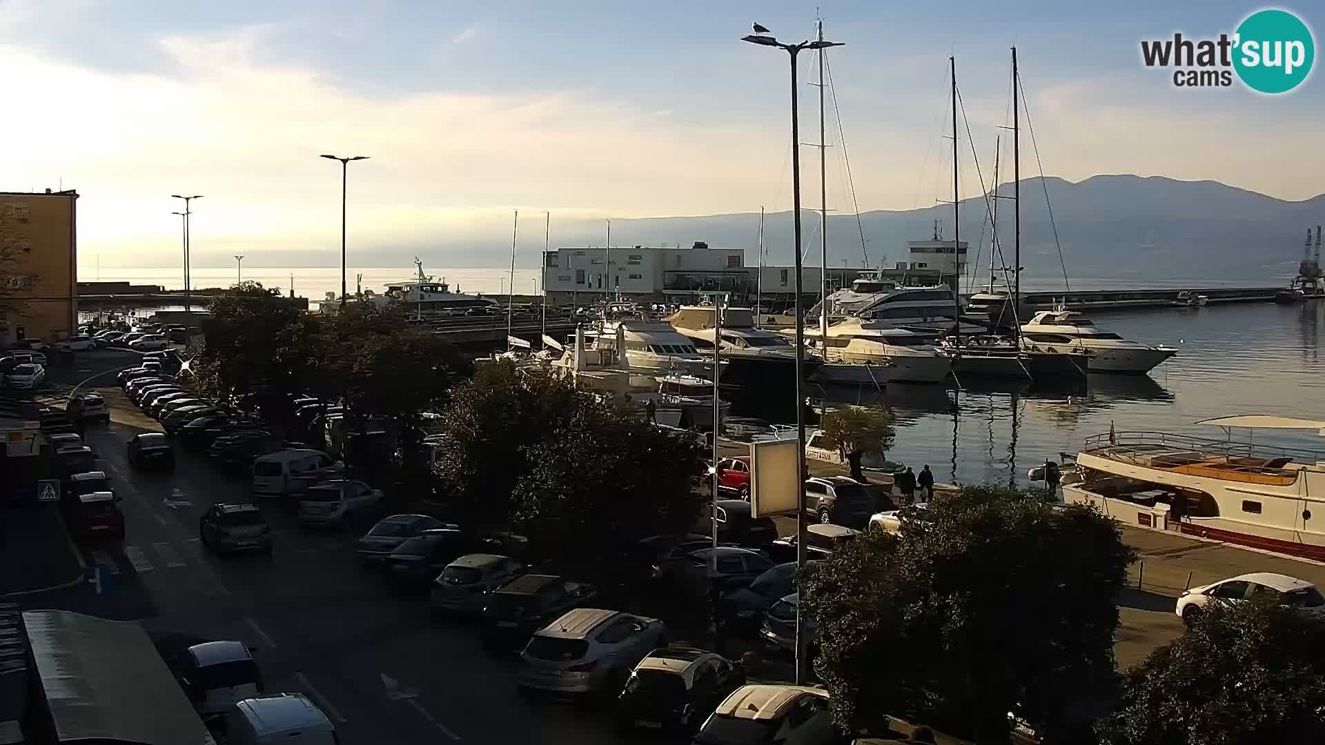 Riva in Marina v Reki – Spletna kamera v živo Hrvaška