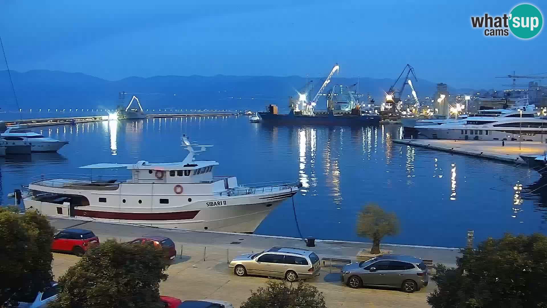 Riva in Marina v Reki – Spletna kamera v živo Hrvaška