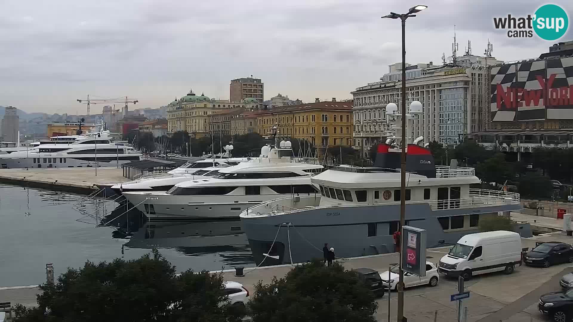 Riva in Marina v Reki – Spletna kamera v živo Hrvaška