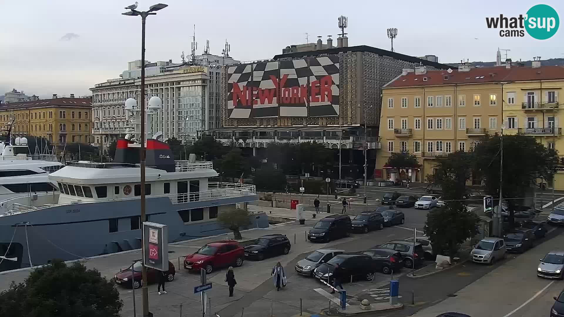 Riva in Marina v Reki – Spletna kamera v živo Hrvaška