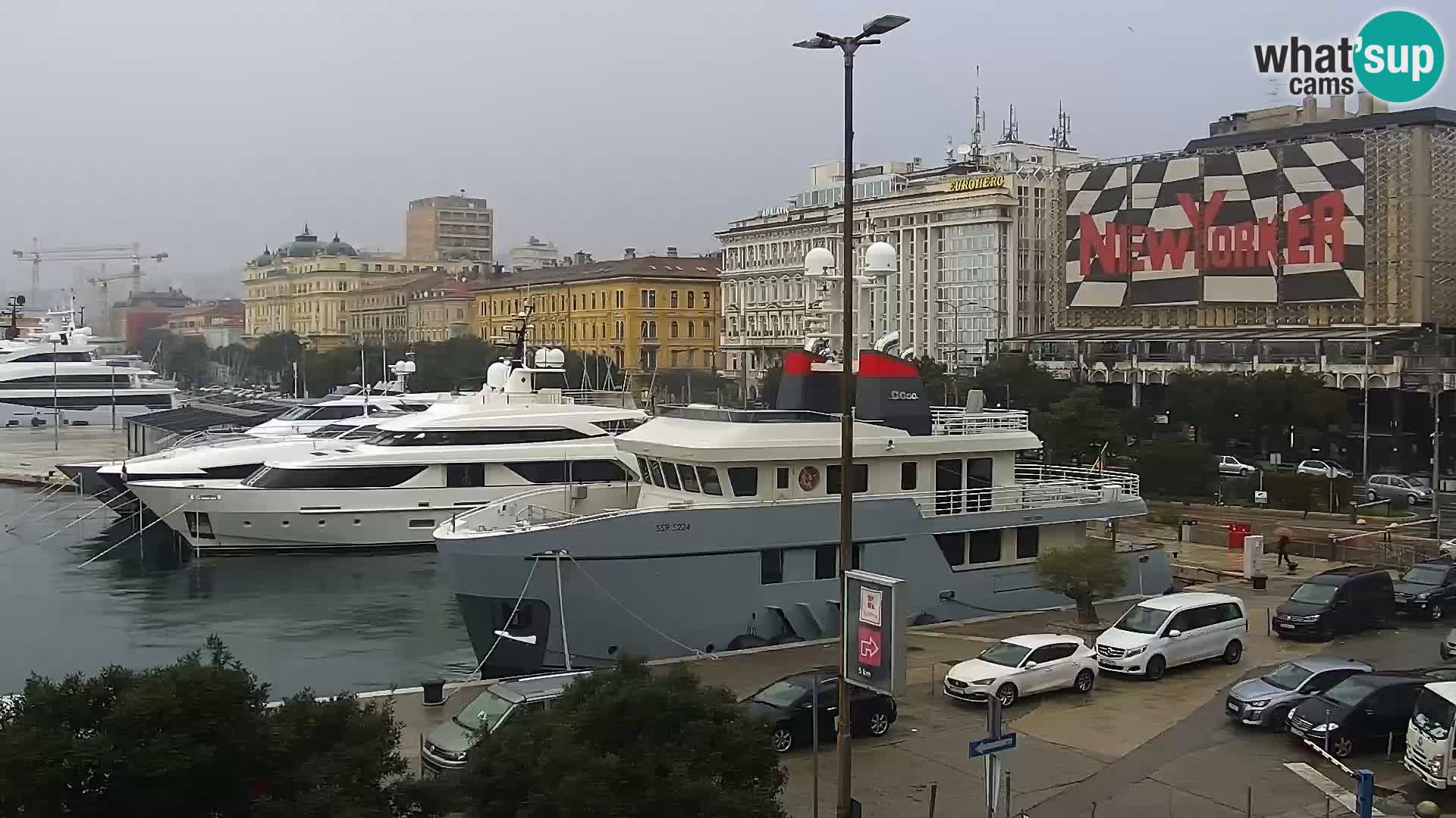 Riva in Marina v Reki – Spletna kamera v živo Hrvaška