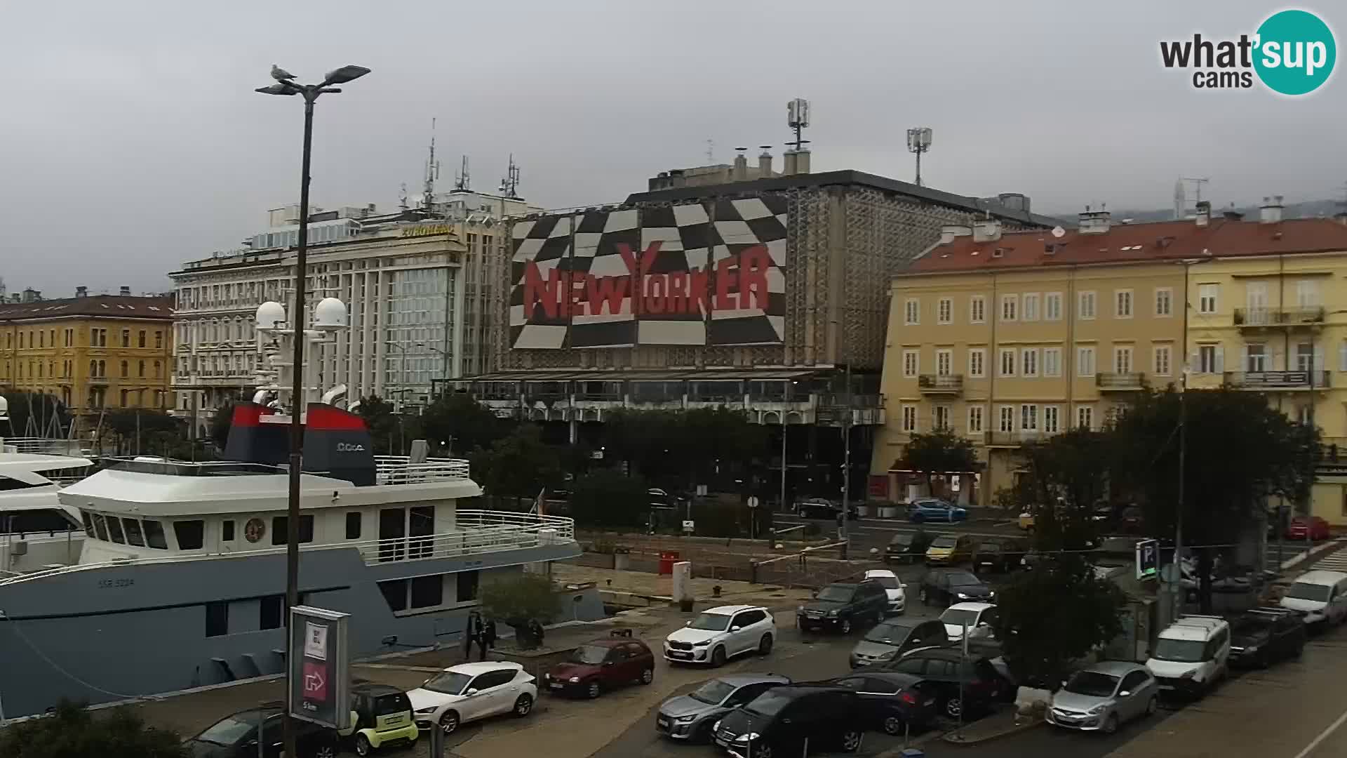 Riva in Marina v Reki – Spletna kamera v živo Hrvaška