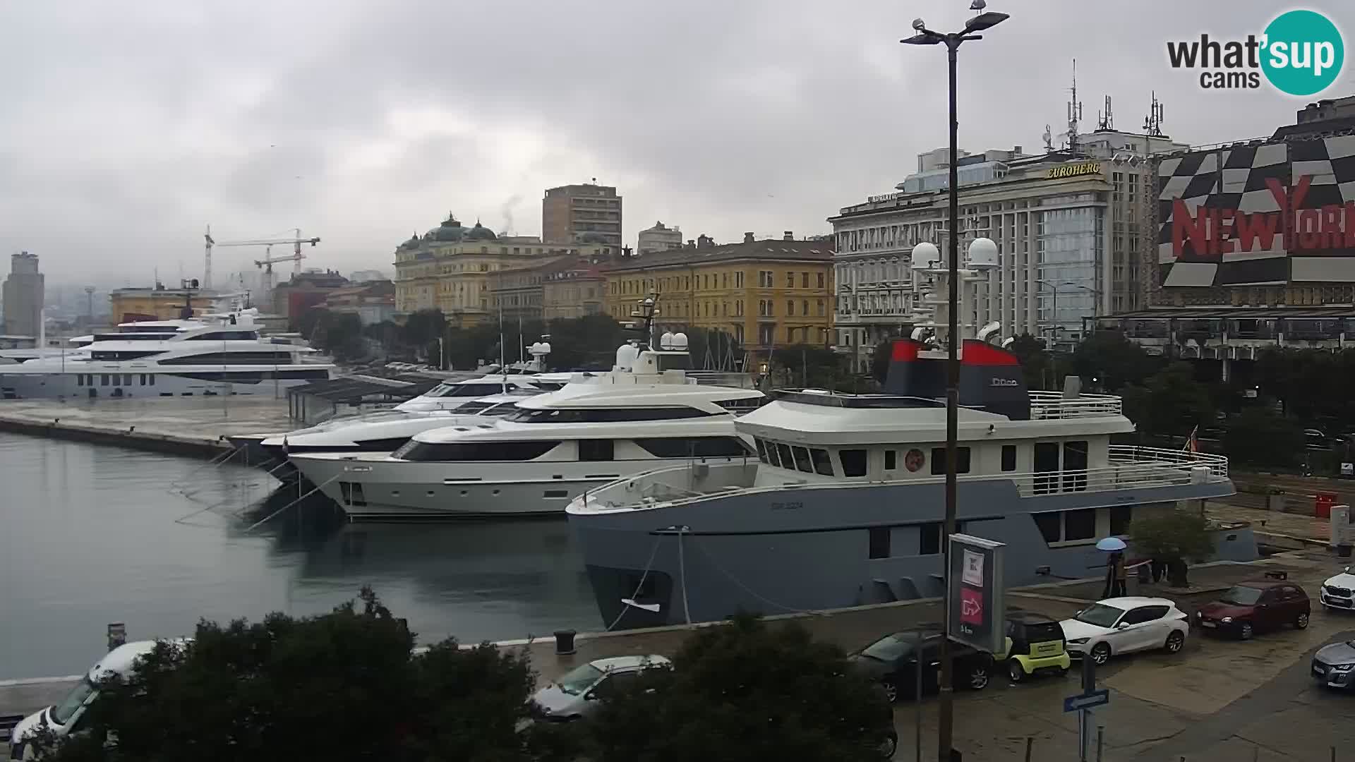 Riva in Marina v Reki – Spletna kamera v živo Hrvaška