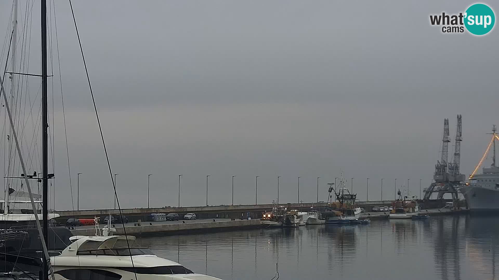 Riva in Marina v Reki – Spletna kamera v živo Hrvaška