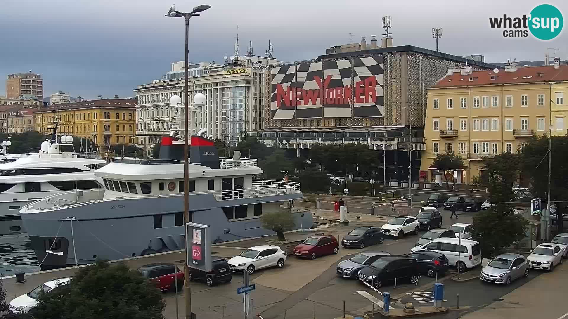 Riva in Marina v Reki – Spletna kamera v živo Hrvaška